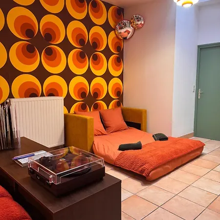 Le 70's - Hyper Centre - *