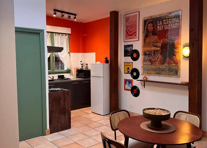 Le 70's - Hyper Centre - * Τρουά